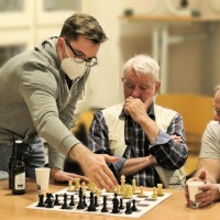 Willy Rosen mit Schachfreunden