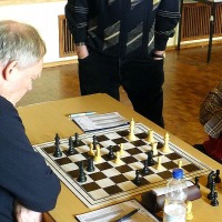 Tisch 1 in Runde 4: Ulrich Wolf (links) gegen Willy Rosen
