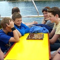Bootsausflug - Die Jungs spielen Schach!