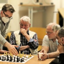 Willy Rosen mit Schachfreunden