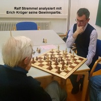 Ralf Stremmel und Erich Krüger bei der Analyse
